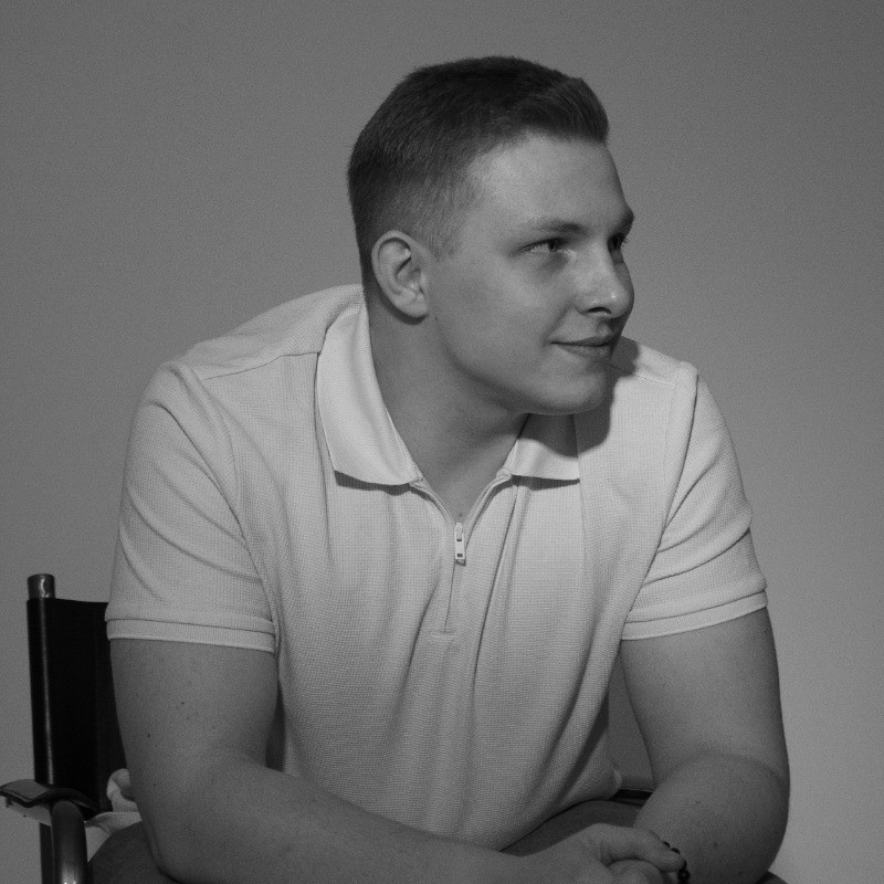 Александр Комов логотип