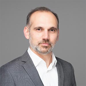 Дэмиен Рэймонд логотип
