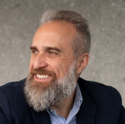 Уго Баунгартнер логотип