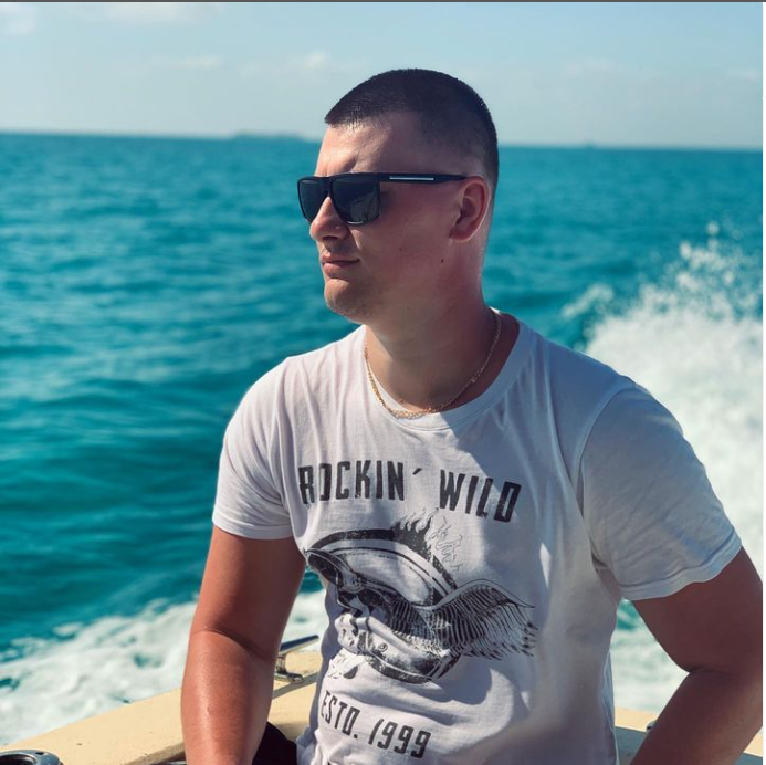 Максим Наквасин логотип
