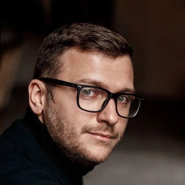 Михаил Петров логотип