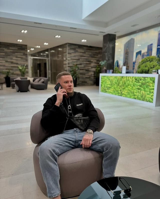Владислав Новиков логотип
