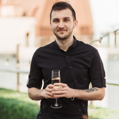 Владислав Оберемко логотип